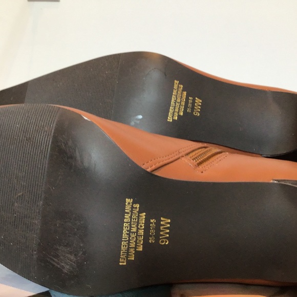 Classique ladies leather wide calf, heeled boots.EUC. - Picture 4 of 6